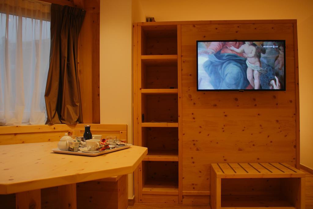 B&B Augusto Madonna di Campiglio Ruang foto