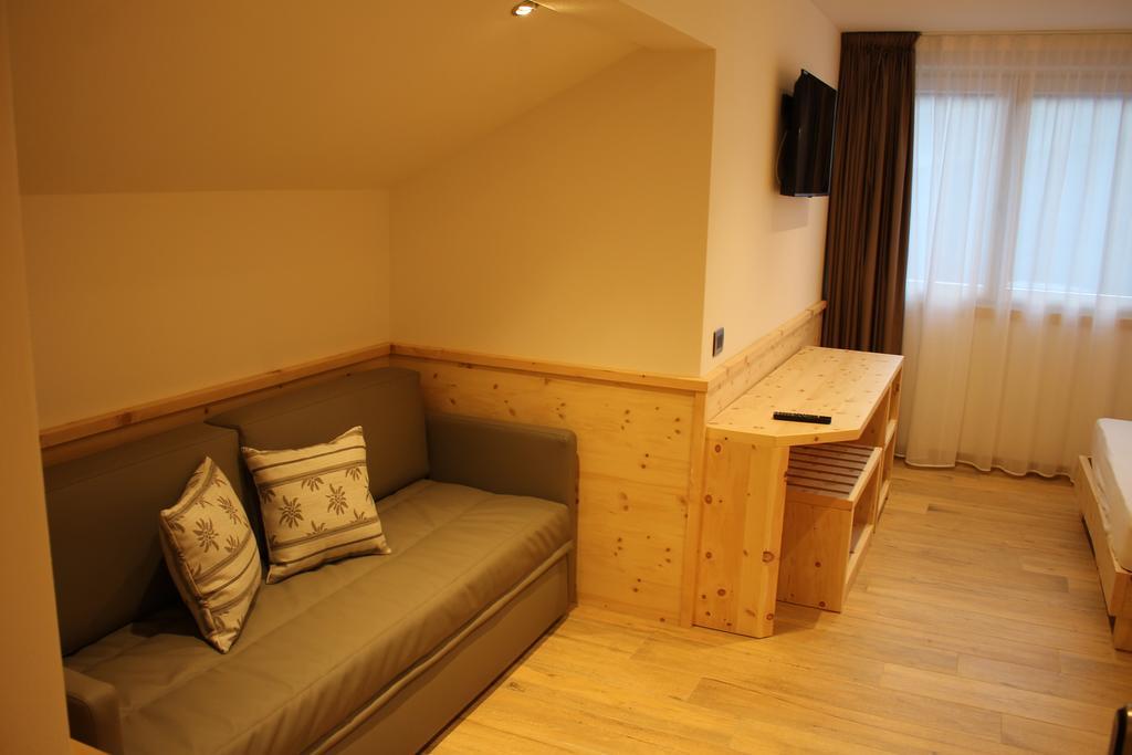 B&B Augusto Madonna di Campiglio Ruang foto