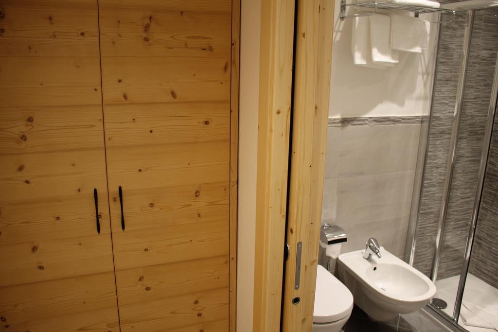 B&B Augusto Madonna di Campiglio Ruang foto