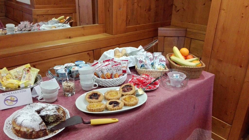 B&B Augusto Madonna di Campiglio Bagian luar foto
